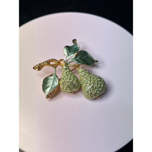 Vintage Sparkling Pear Brooch Pin - Green Pave Rhinestones & Enamel Leaves - Picture 3 of 10